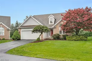 90 Lake Pointe Cir, Canfield, OH 44406 - Photo 2