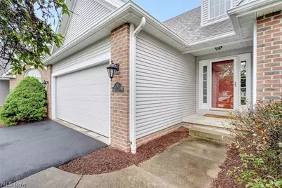 90 Lake Pointe Circle, Canfield, OH 44406 - Photo 4