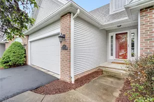90 Lake Pointe Cir, Canfield, OH 44406 - Photo 4