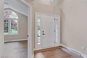 90 Lake Pointe Cir, Canfield, OH 44406 - Photo 6