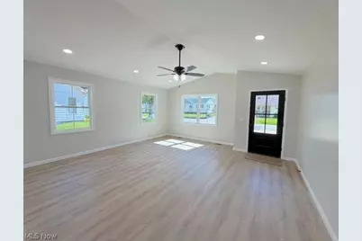 315 N Plum Street, Gnadenhutten, OH 44629 - Photo 4