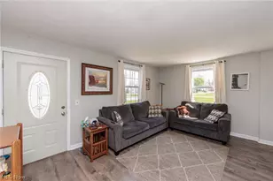 838 Warwick Dr, Sheffield Lake, OH 44054 - Photo 4