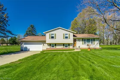 5029 Broadway Avenue NE, Louisville, OH 44641 - Photo 2