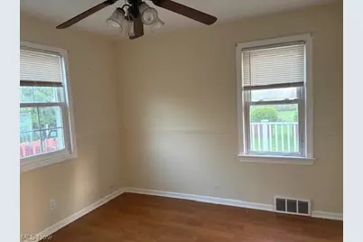13917 Wolf Avenue, Garfield Heights, OH 44125 - Photo 10