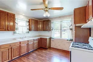9298 York Rd, North Royalton, OH 44133 - Photo 2