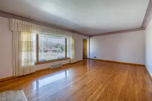 5855 W Ridgewood Dr, Parma, OH 44129 - Photo 6