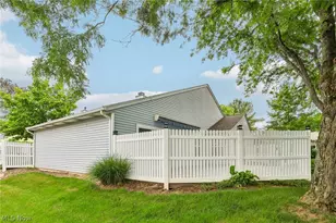 838 Lynnhaven Ln, Akron, OH 44313 - Photo 40
