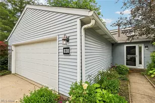838 Lynnhaven Ln, Akron, OH 44313 - Photo 4
