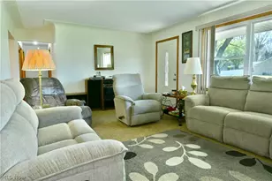 2548 Hilltop Dr, Poland, OH 44514 - Photo 6