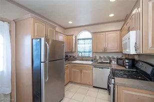 962 Woodward Ave, Akron, OH 44310 - Photo 8