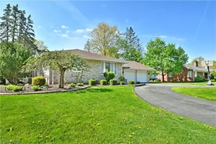 3210 Halsey Dr NE, Warren, OH 44483 - Photo 2