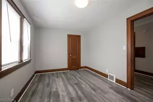 10203 Greenview Ave, Garfield Heights, OH 44125 - Photo 28