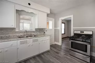 10203 Greenview Ave, Garfield Heights, OH 44125 - Photo 12