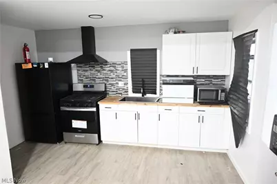 130 Traymore Boulevard, Eastlake, OH 44095 - Photo 2