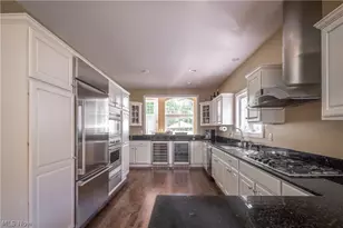 285 Burwick Rd, Highland Heights, OH 44143 - Photo 6