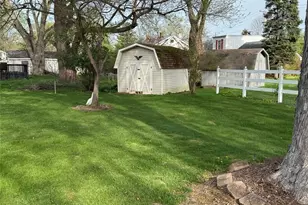239 Fairview St, Louisville, OH 44641 - Photo 8