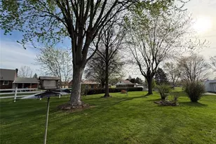239 Fairview St, Louisville, OH 44641 - Photo 10