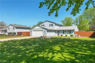 404 Oaknoll Dr, Amherst, OH 44001 - Photo 2