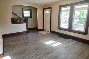 147 Brighton Dr, Akron, OH 44301 - Photo 2