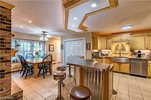 8803 Evergreen Dr, Mentor, OH 44060 - Photo 2