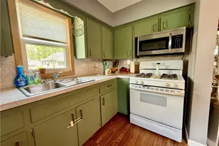 802 28th St, Vienna, WV 26105 - Photo 12