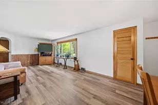 10129 E River Rd, Elyria, OH 44035 - Photo 2