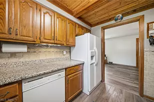 10129 E River Rd, Elyria, OH 44035 - Photo 8