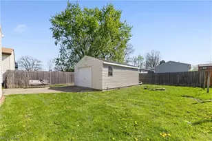 331 Elmwood Ave, Barberton, OH 44203 - Photo 8
