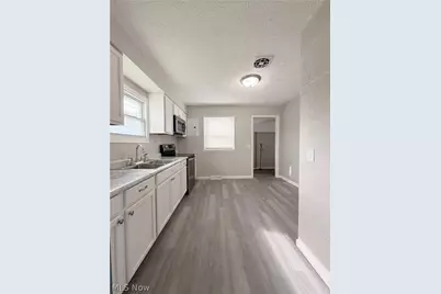 2014 Pole Avenue, Lorain, OH 44052 - Photo 2