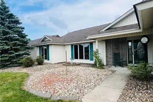 33037 Pebblebrook Dr, North Ridgeville, OH 44039 - Photo 2