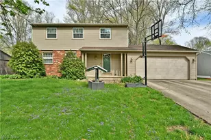 1323 Cedarwood Dr, Mineral Ridge, OH 44440 - Photo 2