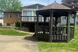 1124 Valley Dr NW, North Canton, OH 44720 - Photo 4