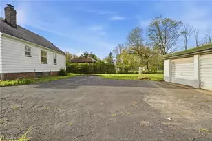 6210 Crossview Rd, Green Hills, OH 44131 - Photo 10