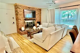 6910 Carriage Hill Dr, Brecksville, OH 44141 - Photo 4