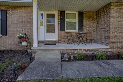 11805 Meadowlane Avenue NW, Uniontown, OH 44685 - Photo 4