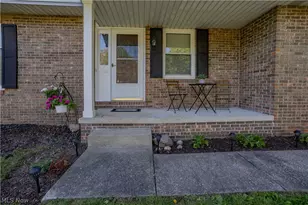 11805 Meadowlane Ave NW, Uniontown, OH 44685 - Photo 4