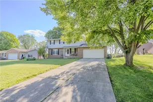 11805 Meadowlane Ave NW, Uniontown, OH 44685 - Photo 2