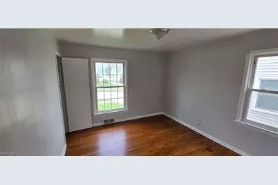 12304 Tonsing Drive, Garfield Heights, OH 44125 - Photo 8