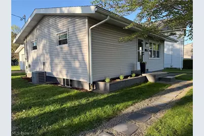1127 Schell Avenue NW, New Philadelphia, OH 44663 - Photo 2