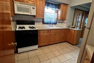 13009 Darlington Ave, Garfield Heights, OH 44125 - Photo 2