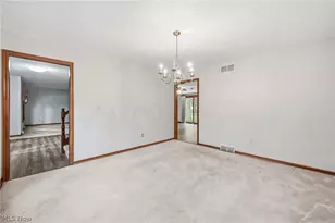 1178 Logan Woods Dr, Hubbard, OH 44425 - Photo 16