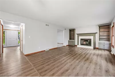 1178 Logan Woods Drive, Hubbard, OH 44425 - Photo 8
