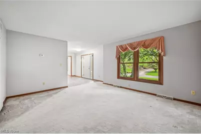 1178 Logan Woods Drive, Hubbard, OH 44425 - Photo 4