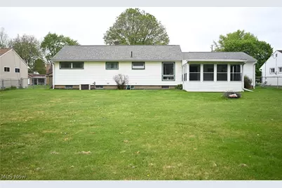 1911 39th Street NE, Canton, OH 44705 - Photo 2