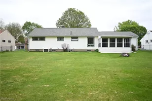1911 39th St NE, Canton, OH 44705 - Photo 2