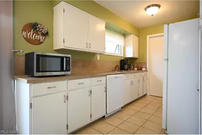 1911 39th Street NE, Canton, OH 44705 - Photo 6