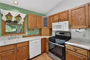 1338 Sharonbrook Dr, Twinsburg, OH 44087 - Photo 10