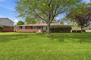 3295 Easton St NE, Canton, OH 44721 - Photo 2