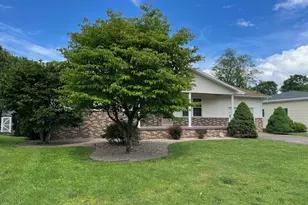 287 N Meadowlark Dr, Williamstown, WV 26187 - Photo 2