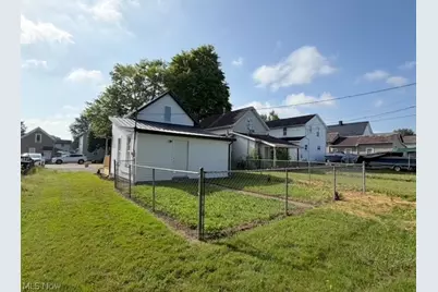 404 5th Street NW, New Philadelphia, OH 44663 - Photo 2